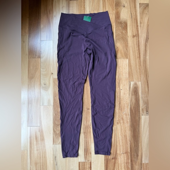 Softlyzero™ Crossover Pocket Plain Leggings by Halara - Picture 3 of 6